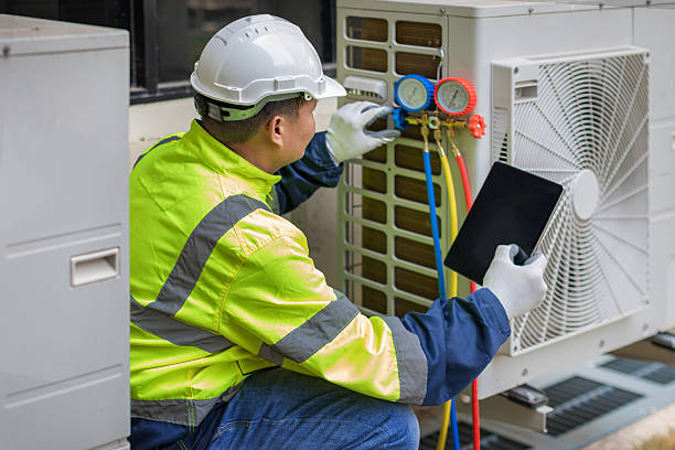 Professional Air Conditioning Repair technician working in Saybrook, IL
